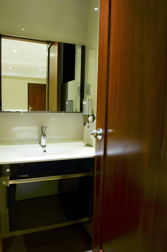 Bathroom 5, Ritz Hotel Angeles, Mabalacat
