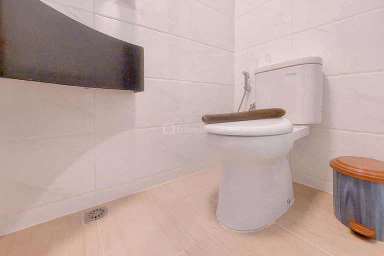 Bathroom 3, Cozy Living Apt Studio Sky House BSD By Travelio, Tangerang Selatan