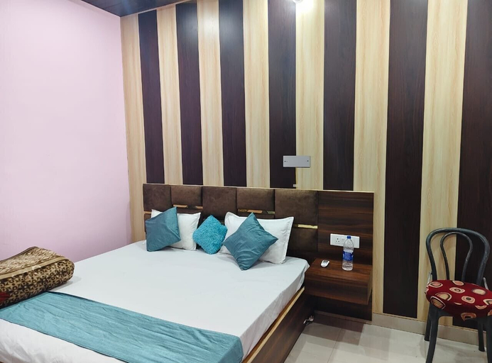 Room 5, Pushpanjali Grand Inn, Faizabad