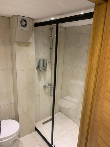 Bathroom 3, Weingart Seaside Hotel, Beyoğlu