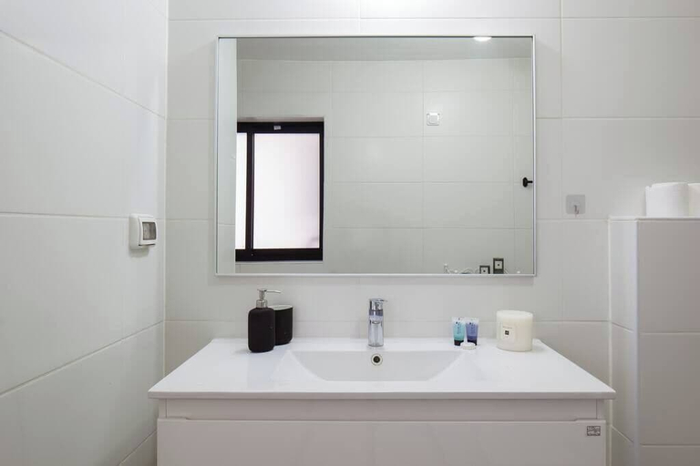 Bathroom 4, Family Getaway Sea View Parking