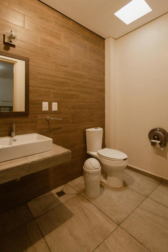 Bathroom 3, Guiva Aeropuerto, Dist. Tlacolula