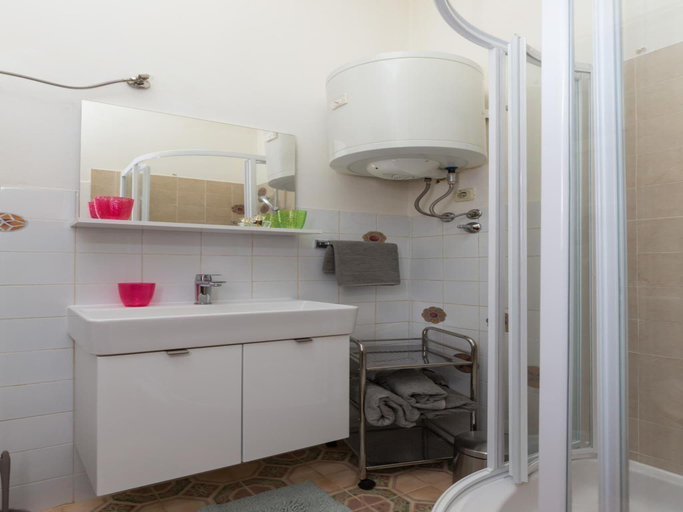Bathroom 2, Sweetest Thing Apartment - Studio Apartment A3, Dubrovnik