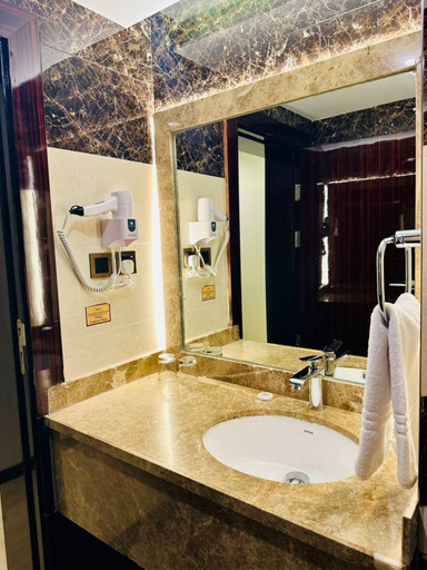 Bathroom 4, ALERTIQAA HOTEL, Jeddah
