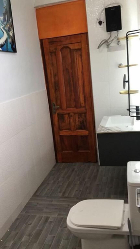 Bathroom 3, Sleepeaze Hotel, Dangbe East