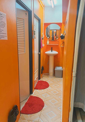 Bathroom 5, Voyagers Hostel, Mueang Krabi