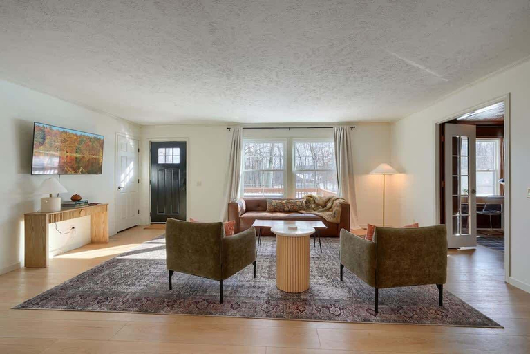 Living area 3, Buckingham Woods I Hocking Hills, Hocking