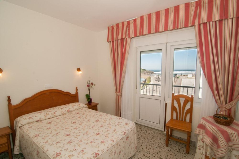 Bedroom 3, Hotel Costa de Ajo, Cantabria