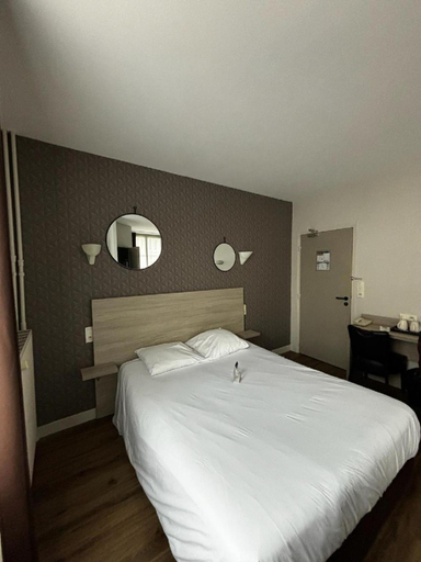 Bedroom 2, LOGIS -Hotel & Restaurant de la Place, Calvados