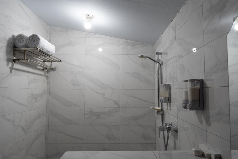 Bathroom 4, Kupanaha Villa, Klungkung