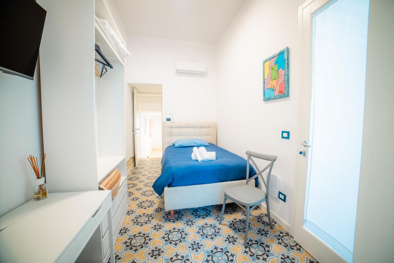 Bedroom 2, Dimora Carafa apartment, Lecce