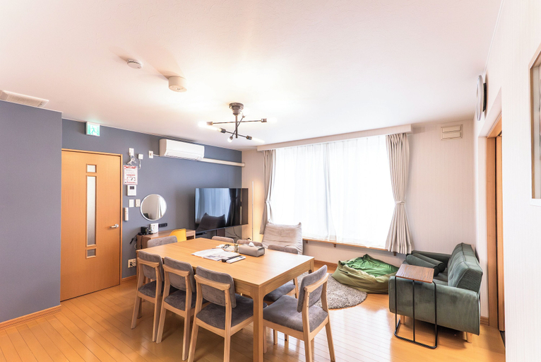 Living area 5, Garage House Asahikawa, Asahikawa