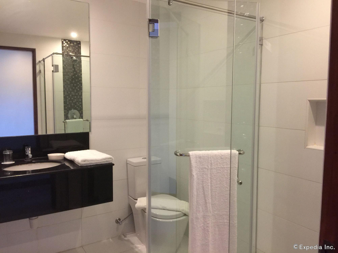 Bathroom, Alona Golden Palm, Panglao