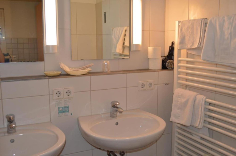 Bathroom 3, City Hotel, Böblingen