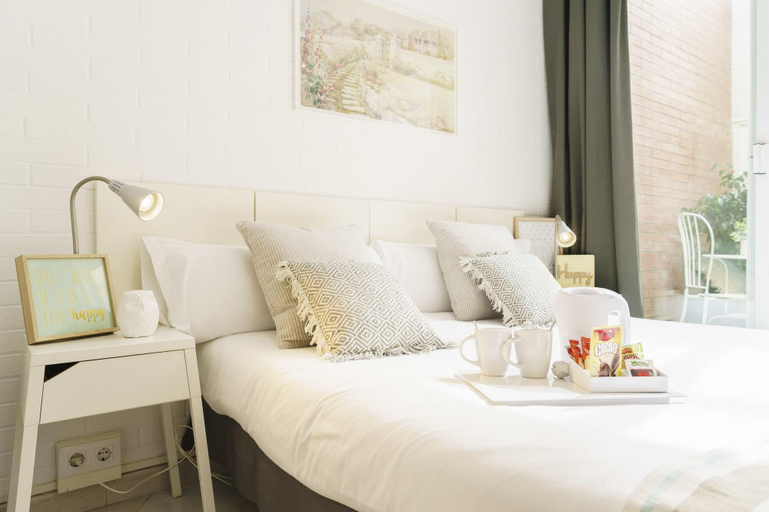 Bedroom 3, House by Pillow, Barcelona
