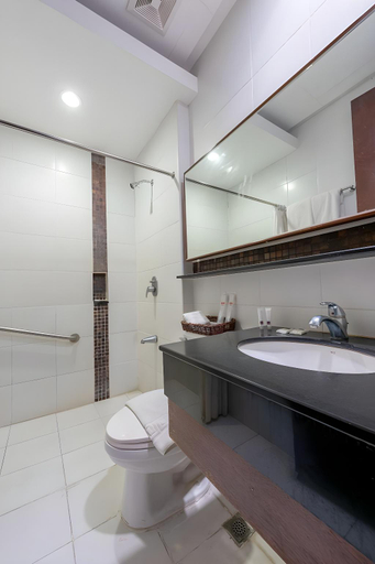 Bathroom 5, Bliss Hotel San Fernando Pampanga City, Bacolor