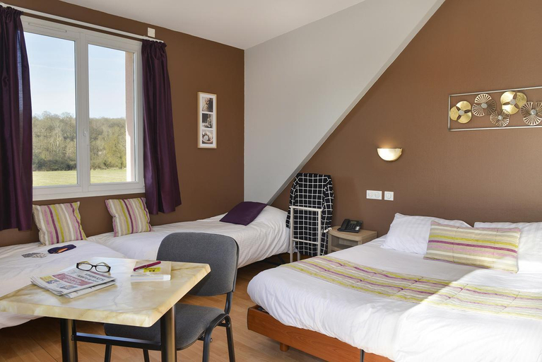 Bedroom 2, Logis Hotel Restaurant L'Escapade, Indre