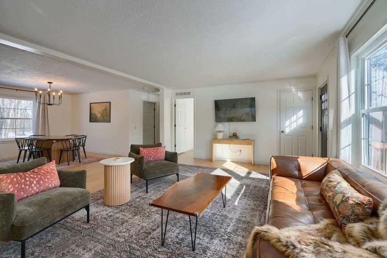 Living area 5, Buckingham Woods I Hocking Hills, Hocking