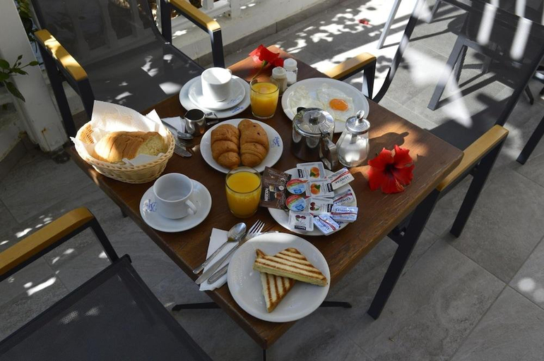 Food & Drinks 4, Dolphins Apartments, South Aegean