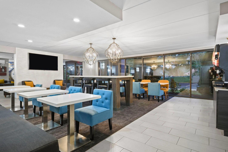 Food & Drinks 5, La Quinta Inn & Suites by Wyndham Sturbridge, Worcester