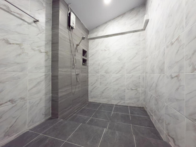Bathroom 3, Charinn Kohlarn, Pattaya