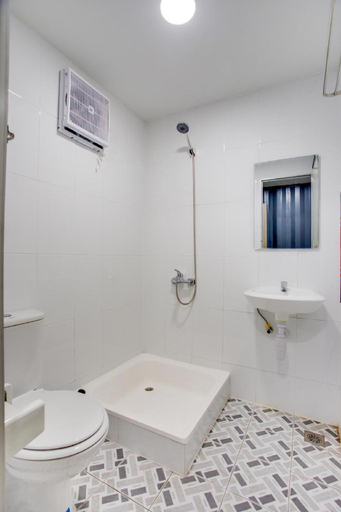 Bathroom 4, Capital O 3300 Nadjara Residence Syariah, Jakarta Selatan