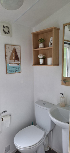 Bathroom 2, Inside No. 9 Retreat, Lancashire