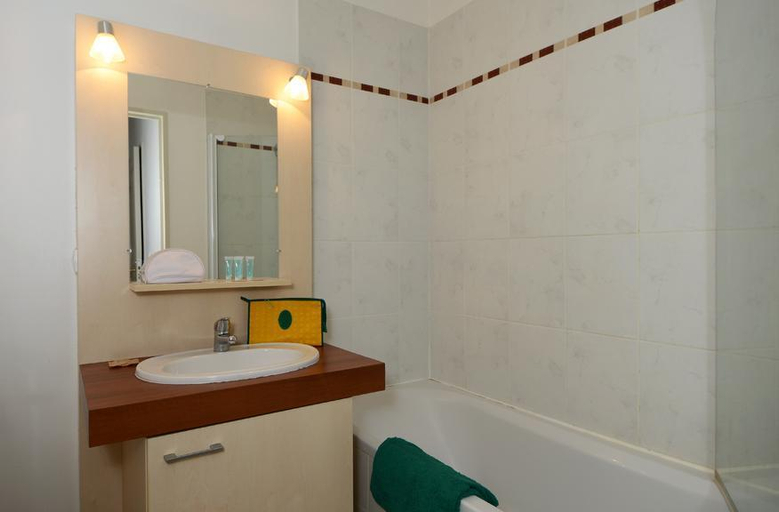Bathroom 3, Les Parasols d'Argens, Var