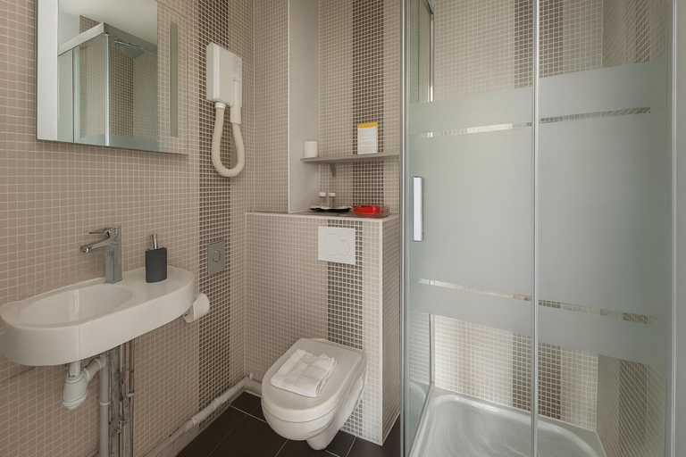 Bathroom 4, Hôtel du Parc Montsouris, Paris