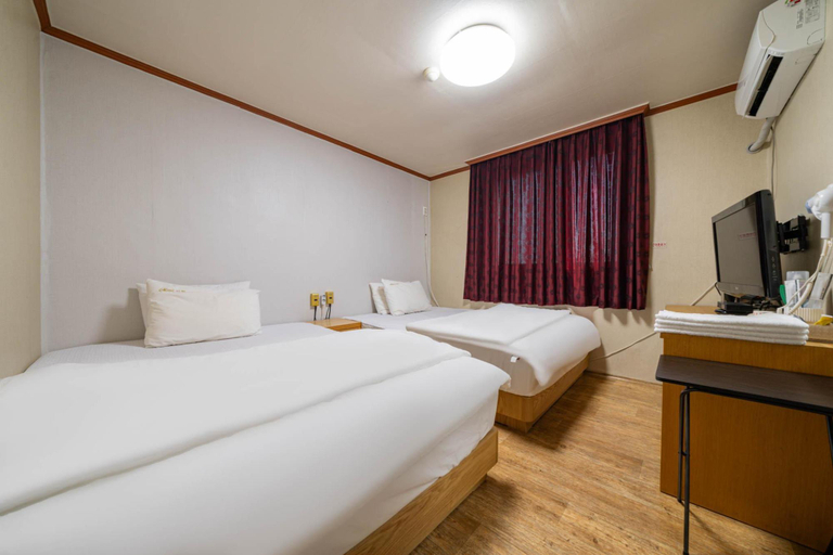 Bedroom 4, Gangneung Ewha Motel, Gangneung