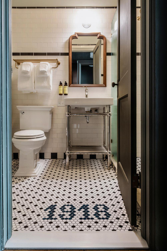 Bathroom 4, MarQueen Hotel, Seattle