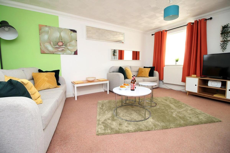 Others 5, 3 Bed with Free Parking - Merriotts 1 by Ty SA, Newport