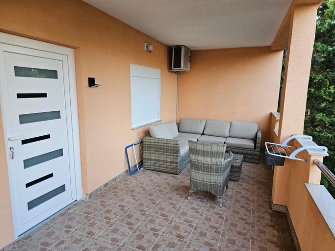 Others 5, Apartmani Desnica, Obrovac