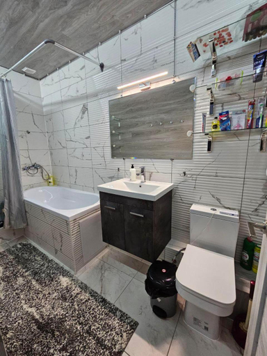 Bathroom 2, Golden Hotel in the Center