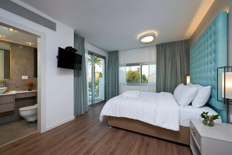 Bedroom 3, Roni Suite