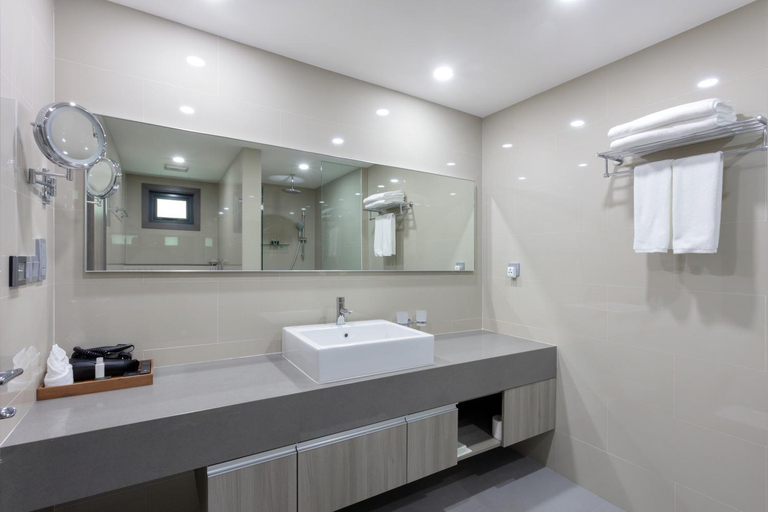 Bathroom 5, Maagiri Hotel, Malé