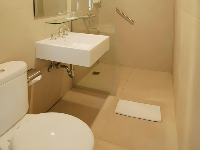 Bathroom 4, Amaris Hotel Fachrudin - Tanah Abang, Jakarta Pusat