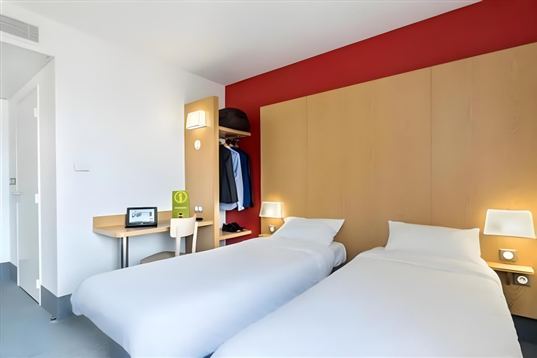Bedroom 4, B&B Hotel Cannes La Bocca Plage, Alpes-Maritimes