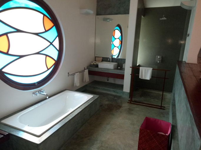 Bathroom 5, Purity at Lake Vembanad Resort, Alappuzha