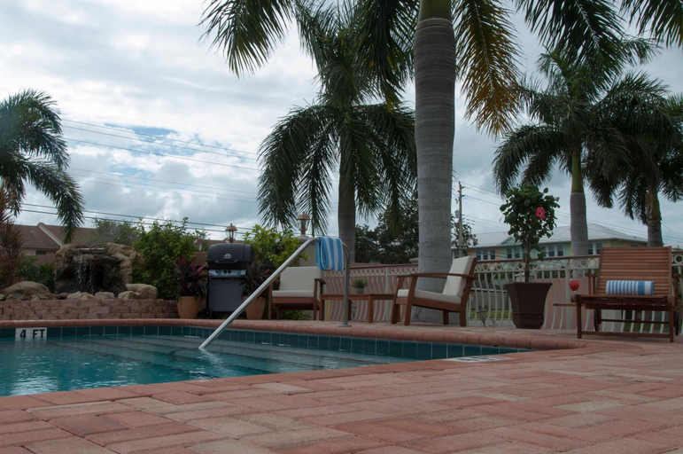 Sport & Beauty 5, Hibiscus Suites Inn, Sarasota