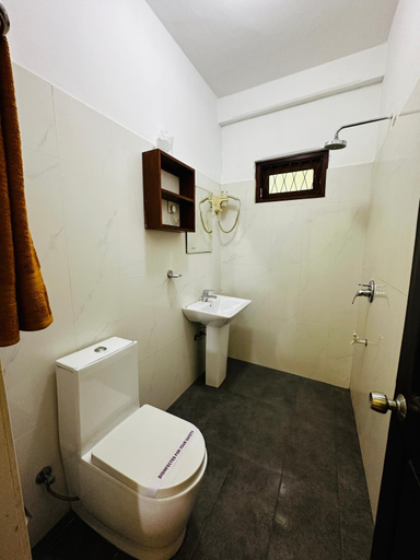 Bathroom 3, Nature Walk Resort, K.F.G. & G. Korale