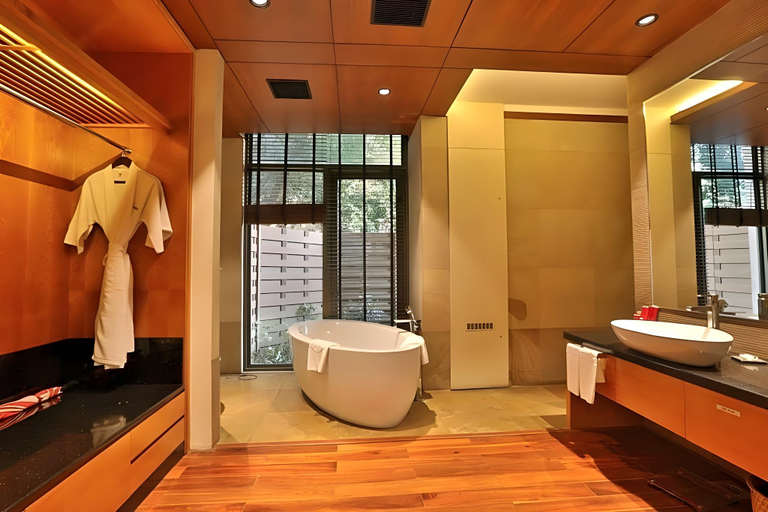 Bathroom 3, Taj Damdama Lake Resort & Spa, Gurugram, Gurgaon