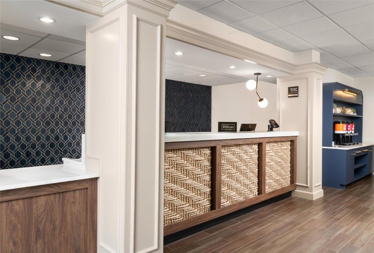 Public Area 2, Hampton Inn & Suites Newport/Middletown, Newport