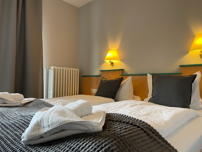 Room 4, Hotel Bevertal, Höxter