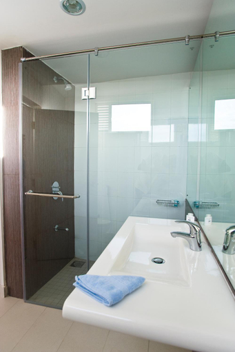 Bathroom 4, Pigeon Island Beach Resort, Kuchchaveli