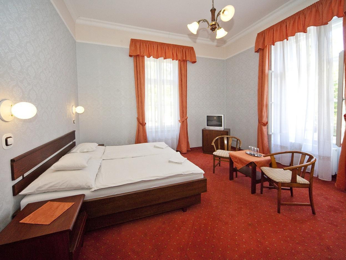 Bedroom 3, Astoria Hotel and Restaurant, Balatonfüred
