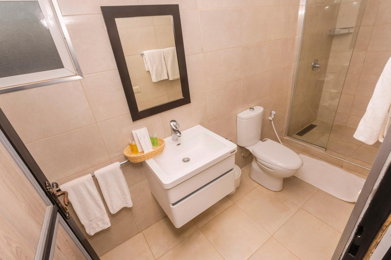 Bathroom 3, Sun City Camp Hotel, Quaira