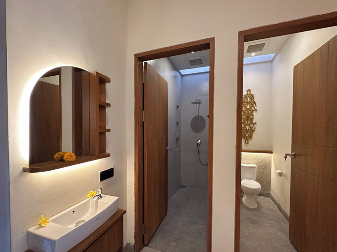 Bathroom 5, Leafy Riverbank, Tabanan