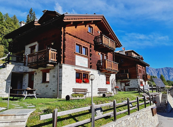 Exterior & Views
