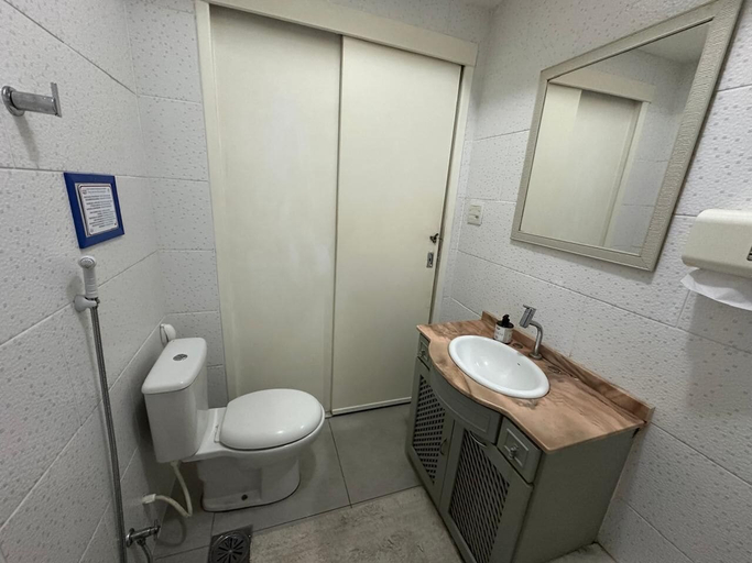 Bathroom 3, Hostel Casa 8, Rio de Janeiro